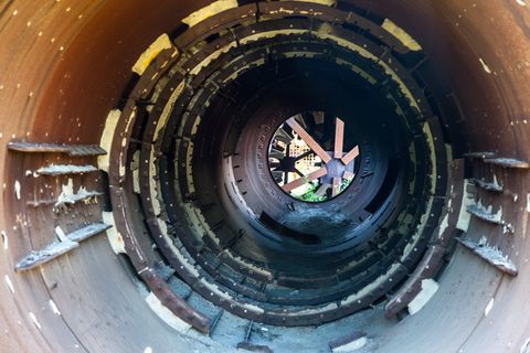 棕色隧道、圆形、机械、金属圆形、背景、生锈、几何纹理、垃圾