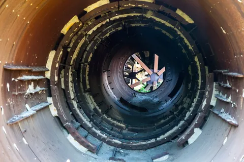 棕色隧道、圆形、机械、金属圆形、背景、生锈、几何纹理、垃圾