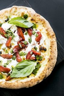罗勒叶意大利香肠披萨