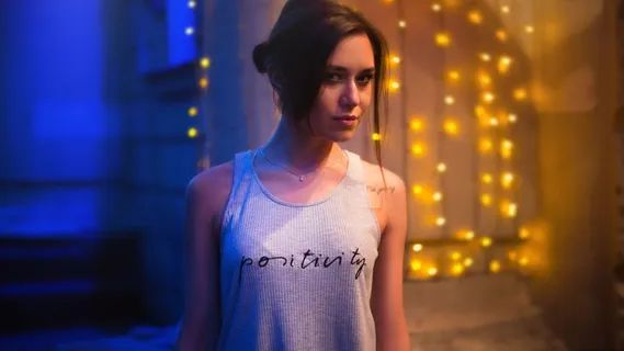 女人，穿着，灰色，背心，上衣，穿着背心的女孩，夜光，城市