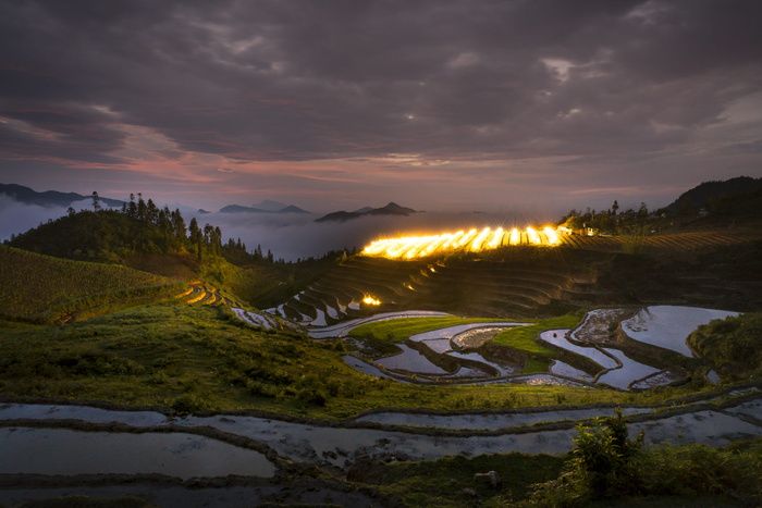夜间山景照片