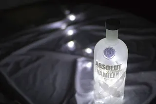 absolut，伏特加，瓶装，灯，瓶子，容器，室内，文本