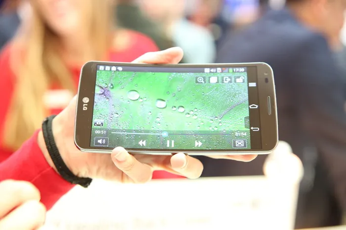 lg，lg g flex，flex phone，mobile，mobile phone，tech，wireless technology，technology