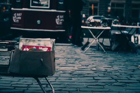 黑色组织器，人，人，人，汽车，车辆，运输，汽车