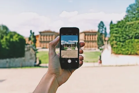 白天使用太空灰Iphone 5s拍摄Landmark照片的人 白天使用太空灰Iphone 5s拍摄Landmark照片的人
