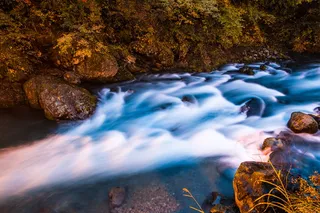 石头之间的水体