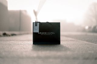 壁纸、黑色、礼品、品牌、包、客人、灯光、舞台