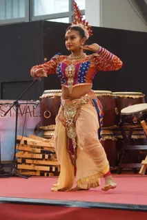 东方舞者，表演，全长，艺术文化娱乐，青少年，一人，传统服装，女性