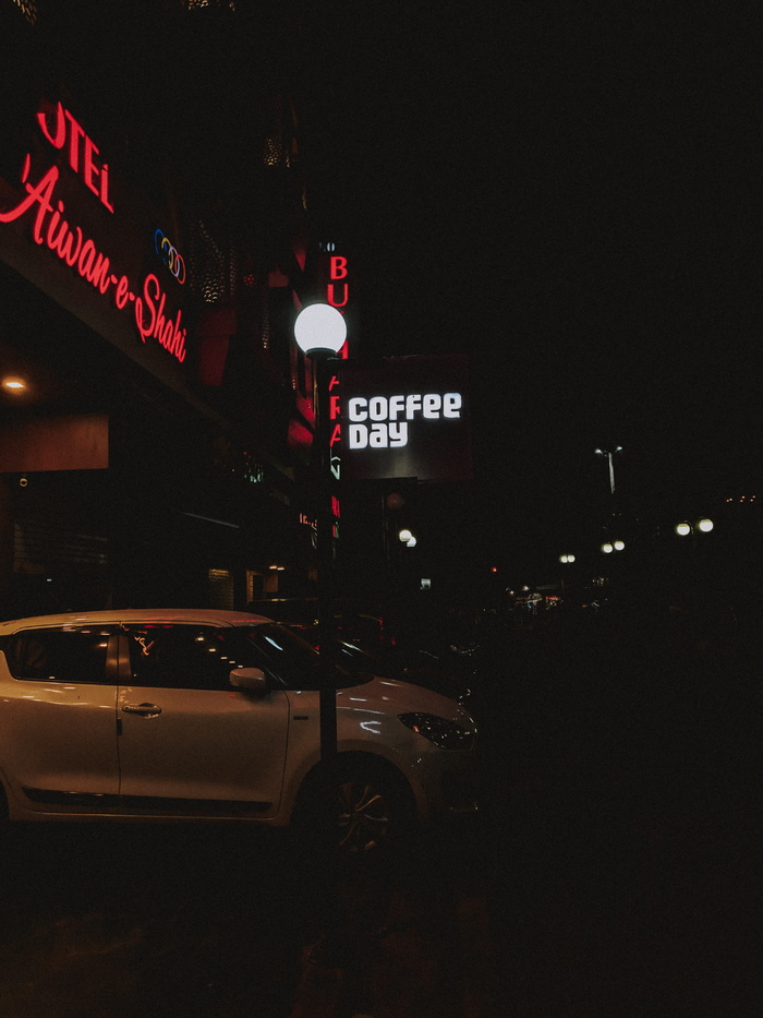 夜间商店前台
