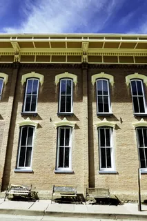 棕色混凝土建筑，砖砌，美国乔治敦第六街502号，窗户，壁炉，建筑