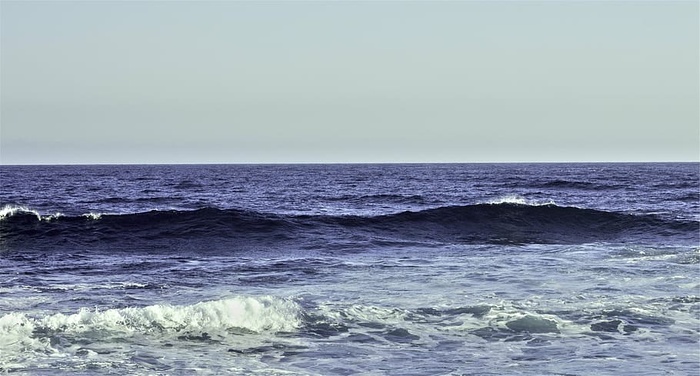 海浪，海洋，波浪，海洋，水，水面上的地平线，波浪，自然