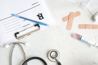 医生办公桌照片