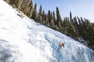 加拿大，贾斯珀，贾斯珀国家公园，树，天空，攀岩，攀岩者，冒险