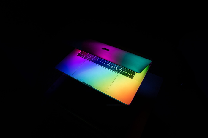 灰色笔记本电脑，macbook pro，笔记本电脑，macbook，颜色，颜色，彩虹，黑色背景