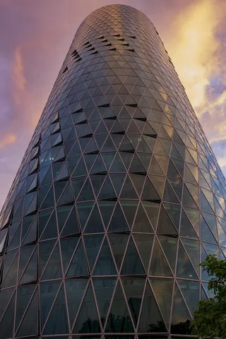 圣玛丽·阿克斯30号的低角度摄影