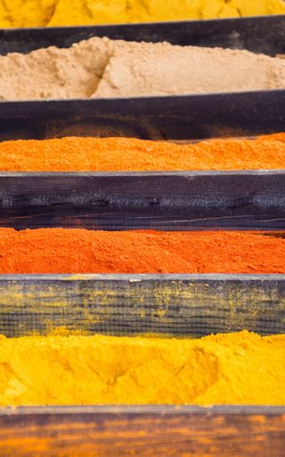 黄色、橙色、粉末、香料、咖喱、市场摊位、彩色、辣椒