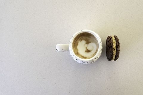 拿铁，饮料，杯子，咖啡杯，饮料，浓缩咖啡，牛奶，饼干