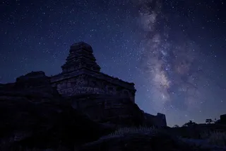 夜间混凝土建筑