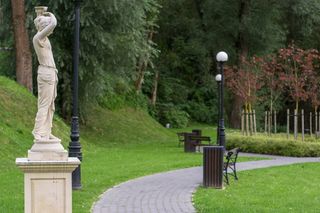 公园，小巷，雕像，雕塑，走道，树，灯笼，夏天