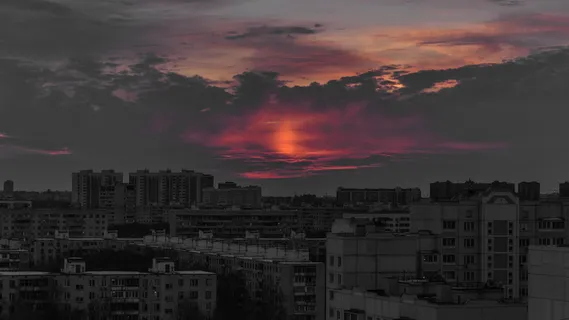 日落时的白色混凝土建筑 日落时的白色混凝土建筑