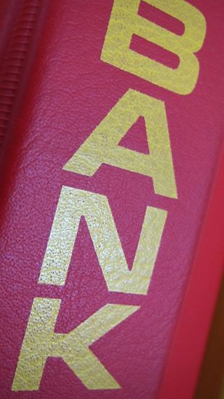 银行、信贷机构、储蓄银行、银行、通信、室内、无人、标志