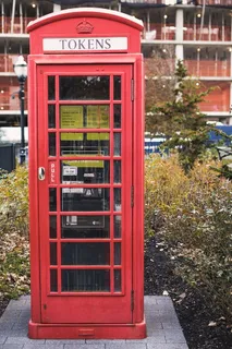 红色代币电话亭