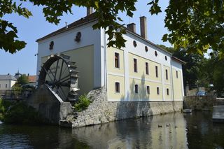 tapolca，mill pond，hotel gabriella，建筑，建筑外观，建筑结构，水，建筑