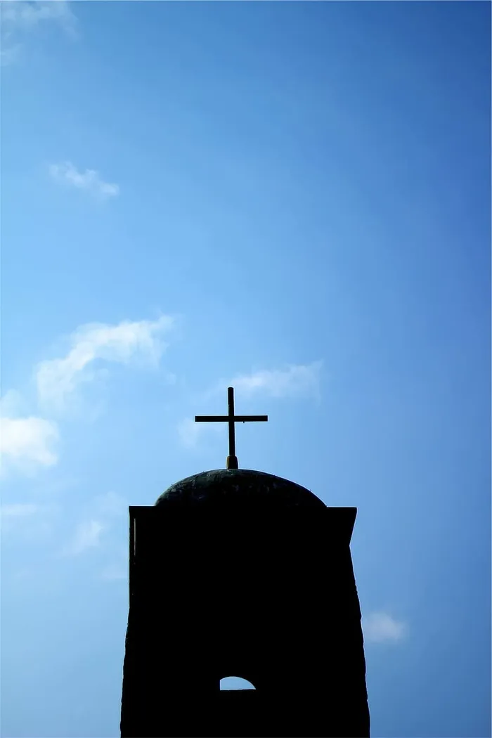 剪影、十字架、白天、照片、大教堂、宗教、蓝色、天空