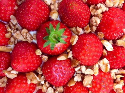 草莓，布丁，夏季甜点，食品和饮料，食品，草莓，健康饮食，浆果