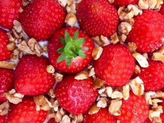 草莓，布丁，夏季甜点，食品和饮料，食品，草莓，健康饮食，浆果