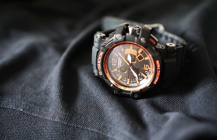 特写照片，橙色，模拟，手表，显示，2:39，gshock，运动手表