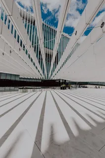 现代白色建筑,建筑师艾利斯·马泰乌斯的EDP总部,葡萄牙里斯本 现代白色建筑,建筑师艾利斯·马泰乌斯的EDP总部,葡萄牙里斯本