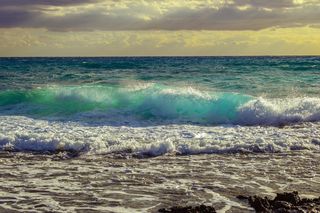 身体，水，白天，波浪，壮观，粉碎，风暴，天空