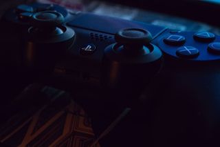 视频游戏，电子产品，相机，操纵杆，街机游戏机，键盘，手指，显示器