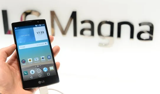 person，holding，lg magna安卓智能手机，lg，lg magna，magna，智能手机，手机