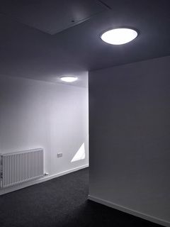 白色天花板灯混凝土墙天花板室内设计