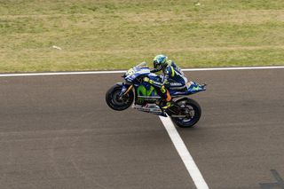 个人、骑行、雅马哈运动自行车、混凝土、道路、日间、motogp、valentino rossi