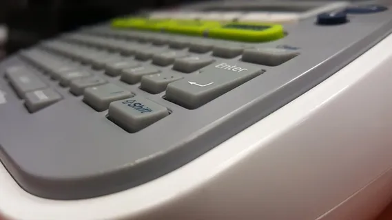 标签制造商,贴标机,电子产品,键盘,键盘,机器,办公室,办公用品 标签制造商,贴标机,电子产品,键盘,键盘,机器,办公室,办公用品
