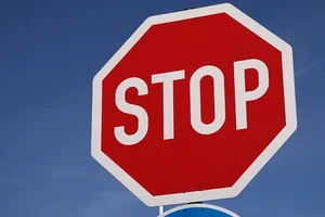 停车、盾牌、路标、红色、警告、警告、街道标志、停车标志