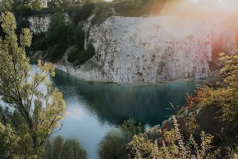 Zakrzówek水库,这座古老的石灰岩采石场被洪水淹没 Zakrzówek水库,这座古老的石灰岩采石场被洪水淹没