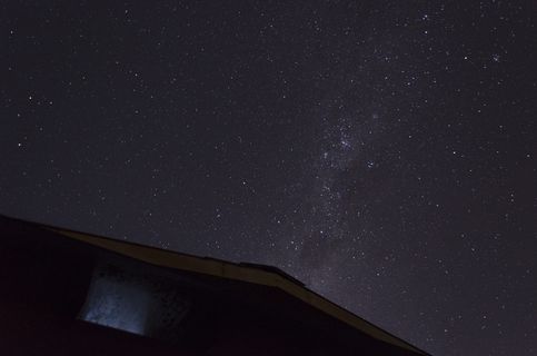 夜晚的白星 夜晚的白星