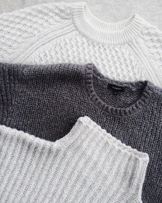 三件运动衫的特写照片