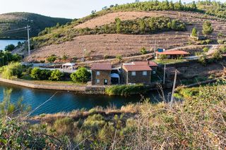 在葡萄牙，freixo de espadaàcinta和quinta da ferradosa建造了一座结构、建筑、厂房、建筑外观和建筑