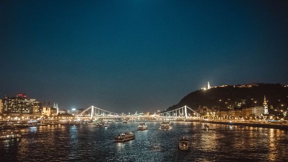 匈牙利、布达佩斯、河流、灯光、船只、夜晚、天际线、城市景观