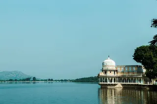 风景照片，棕色，建筑，旁边，身体，水，白色，近