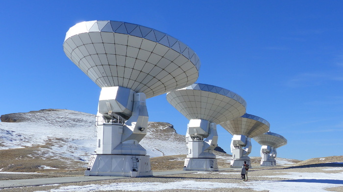 四、灰色、卫星天线、技术设备、寓言、天文台、布雷峰、上阿尔卑斯山