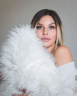 女式白色毛皮大衣