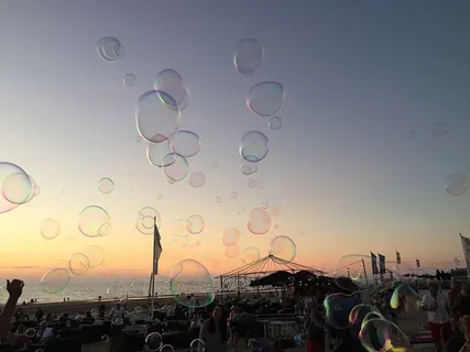 荷兰,赞德沃特,法沃大道16号,泡泡,天空,人群,一大群人,一群人 荷兰,赞德沃特,法沃大道16号,泡泡,天空,人群,一大群人,一群人