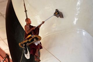 佛陀，佛陀清洁工，清洁工，清洁电源，雕塑清洁工，雕塑，一人，男人
