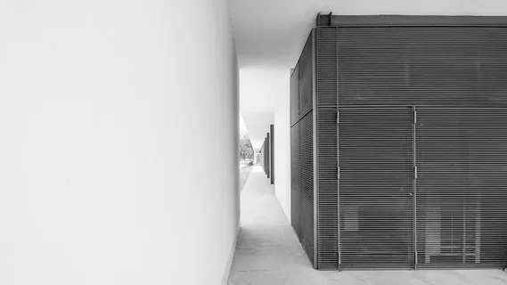 灰色,金属百叶门,金属,百叶门,门,建筑,白色,房屋 灰色,金属百叶门,金属,百叶门,门,建筑,白色,房屋